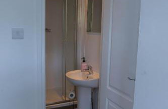 5BR House, Free Parking, Fast Wi-Fi, Sleeps 10 - Foto 26