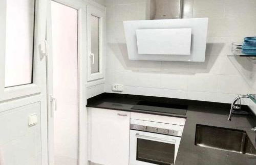 Apartamento recién reformado con piscina y AC - Foto 13
