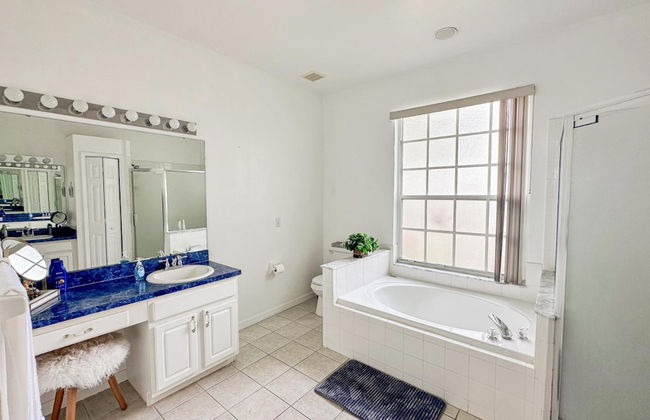 Grand Luxury Deluxe 4BR Pool Home Near Disney - Foto 13