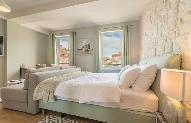 Luxurious Suites Elegance - Photo 2