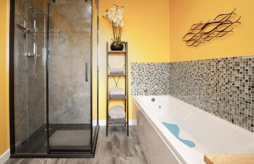 Carloway Self Catering, 5A Upper Carloway, Isle of Lewis, Outer Hebrides - Off grid, outdoor, wood fired hot tub and infra red sauna - Photo 11