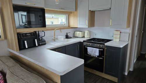 14b Medina Rise Thorness Bay Isle of Wight - Foto 5, stove, toaster