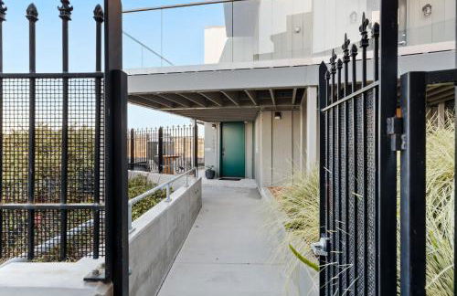 New Modern Studio - Stunning Ocean view - Photo 41