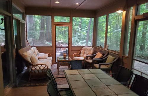 Woodshores Retreat - cozy retreat, hot tub, Lk MI - Photo 35
