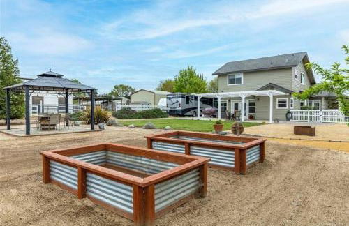 Our Farmhouse, Our Place: Cozy and Cute homestead! - Foto 10