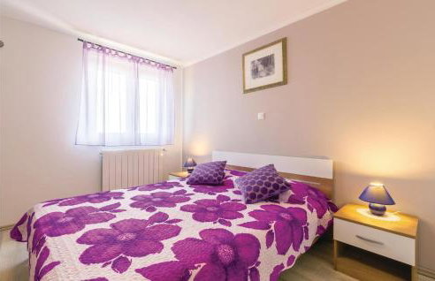 3 Bedroom Beautiful Home In Frkeci - Photo 17