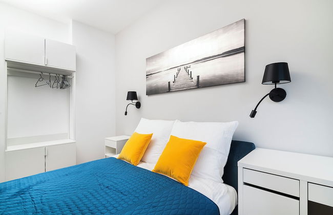 EASY RENT Apartments- KOSMOS - Photo 3