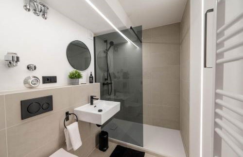 Malu Rooms - im Zentrum, Kostenloser Parkplatz, Klima, Balkon, Netflix, 24h Checkin - Photo 23