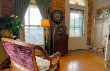 Historic Victorian Apartment - Foto 14