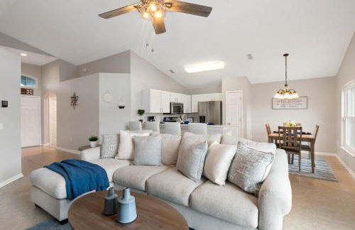 Family Retreat w/ Pool & Foosball, 8.5mi to Disney! - Foto 8