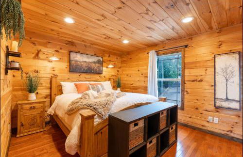 Big Time Hill Cabin with an indoor pool hot tub & great views - Foto 11