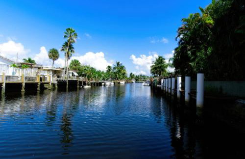 Purely Pompano, Pool, Water front, Paddleboard, Beach, 5 bedroom 3 bath - Photo 16