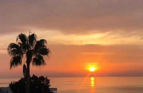 Seafront Townhouse with Stunning Mediterranean Views, community pool - Foto 39