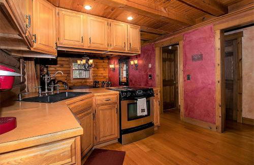 Log Cabin with a Hot Tub in Ellicottville, For Magical Glamping Escapes in New York - Foto 21