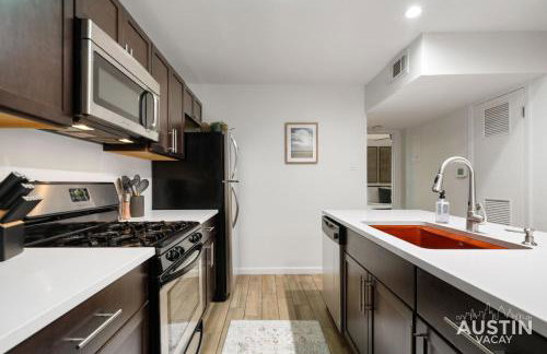 1BR 1BA Pet Friendly Condo w Pool, Gym, Walk to SoCo and Lake by Austin Vacay - Foto 15