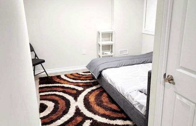 Stunning - Basement Apt in Barrie - Photo 2