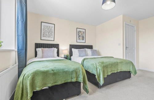 Stylish 4 Bedroom House in St Neots w Free Parking - Foto 34