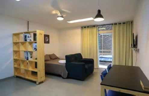 01 - ESTÚDIO MODERNO com Área privativa, Wi-Fi veloz, TV smart, Vaga de garagem, Cozinha completa, próximo a Skema School - Foto 6