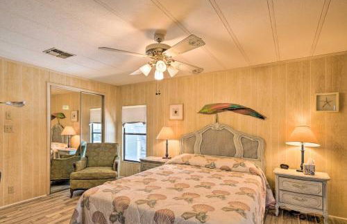 On-Site Canal Access St James City Home - Foto 12