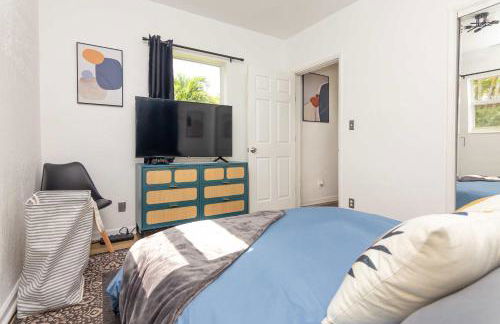 Serene Cottage Retreat Ideal for Couples & Solo Travelers - Photo 19