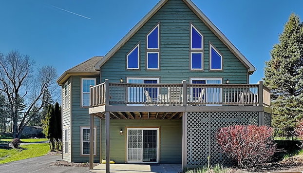 Ski Boots N' Bathing Suits by Taylor Made Deep Creek - Foto 2, Imagen principal