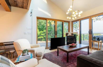 Modern Catskills Escape w Open Living Steam Shower Hot Tub w Mountain Views Minutes from Woodstock Trails Suncliff Vista - Foto 8