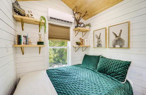 Secluded Lenoir Tiny Home with Private Hot Tub! - Foto 6