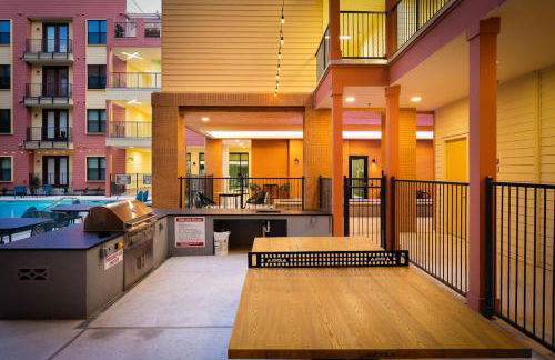 Cozy 2BR-w Parking, Near Rvrwalk, Dome & Conv Ctr - Foto 33