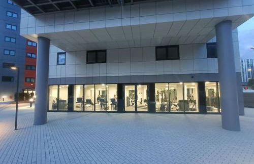 Snuggle Inn - Riverside Apartments - Views Over looking London River Thames, Close to O2 Arena, London Excel, London City Airport, Thames Clipper- River Boat Service, Woolwich Ferry, Onsite parking, TWIN ROOM OPTION available - Foto 31