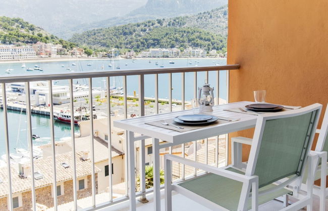 Bright Apartment Near Mountains - Photo 34