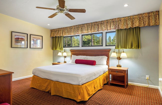 Roundhouse Resort - Photo 8