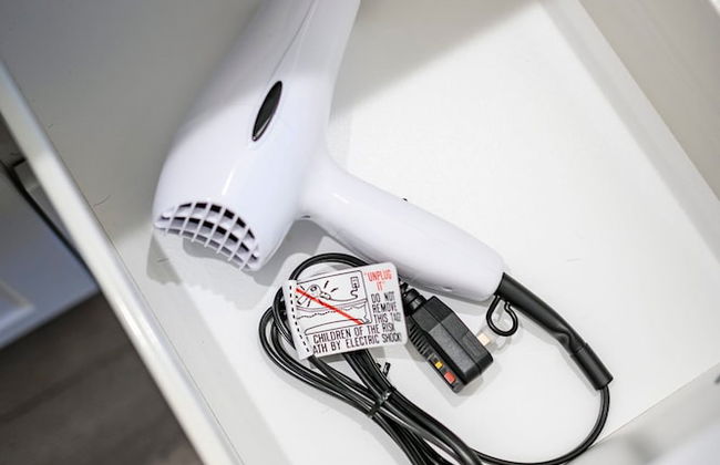 Chic Modern Retreat With Stunning Views - Photo 55