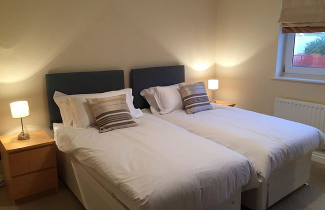 Turnberry Apartments - Photo 3