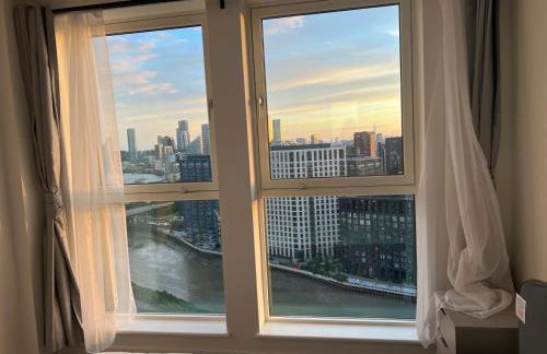 Penthouse with O2 Arena View, Free Parking & Portable AC - Foto 13