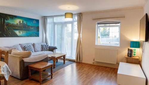 5 Bed Townhouse with Garden & Parking by BrumStay UK - Foto 1