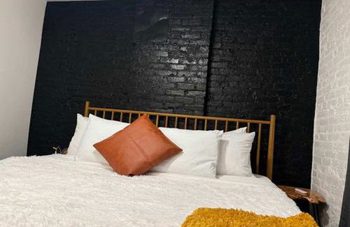 Jungle House Columbus Downtown Free Parking Sleeps 8 - Steps to Convention Center & Nationwide Arena - 2BR Short North Luxury Home - Over 5,800 Five Star Stays - Foto 13