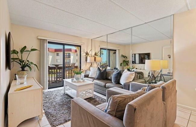 Just Beachy~ocean View~2nd Fl 2 Bedroom Condo by RedAwning - Foto 1