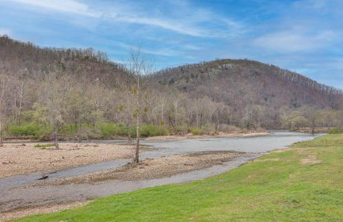 Riverfront Caddo Shack Home with Views and Fire Pit - Foto 31