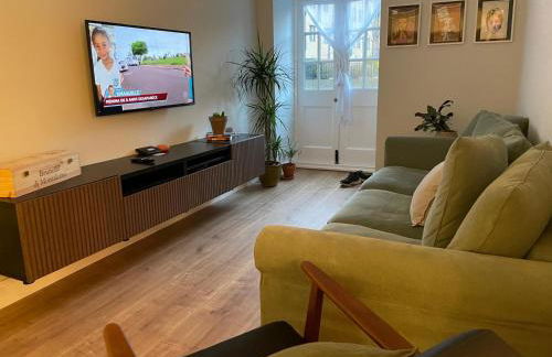 2 beds by Tower Bridge, Walk to Sights & Dining - Photo 18