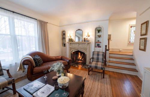 Historic Tudor Home, Heated Pool - Photo 49