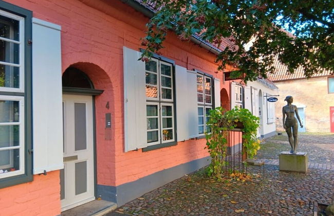 City Center Modern Retreat - Photo 23