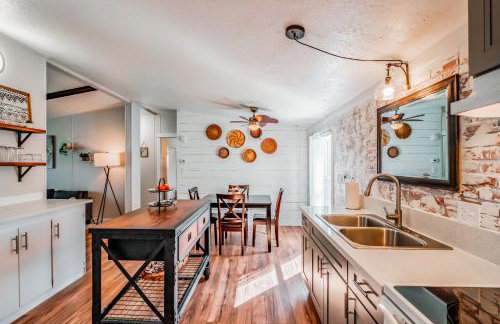 Renovated Bungalow Getaway - Foto 28