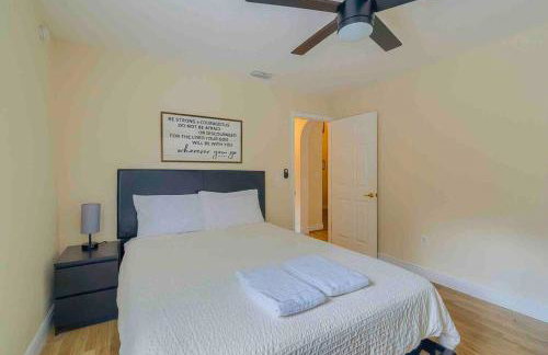 Spacious Home - Heated LED Pool & Ping Pong - Foto 31