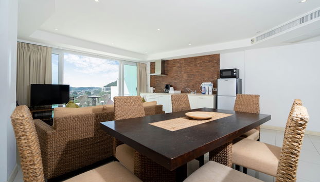 Kata Ocean View 2BR Apartment M12 - Foto 5, Servicio de comidas en la habitación