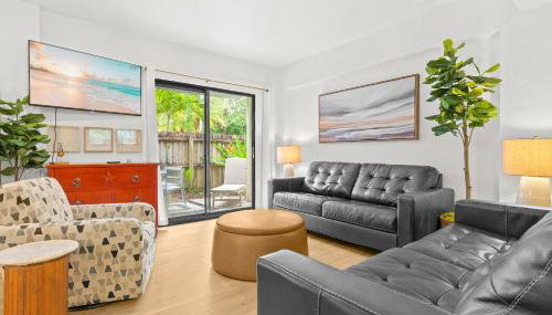 Newly remodeled 8-steps to sand path of Beach! - Foto 1