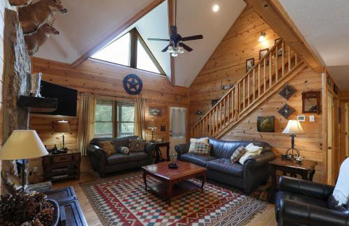 3-Story Private Cabin with Hot Tub and Fire Pit - Foto 5