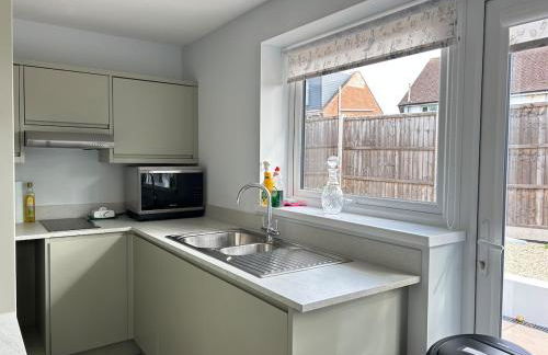 Private Garden Retreat 2BR Modern Comfort - Foto 29