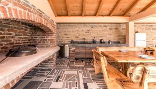 7 Bedroom Awesome Home In Polaca - Foto 3