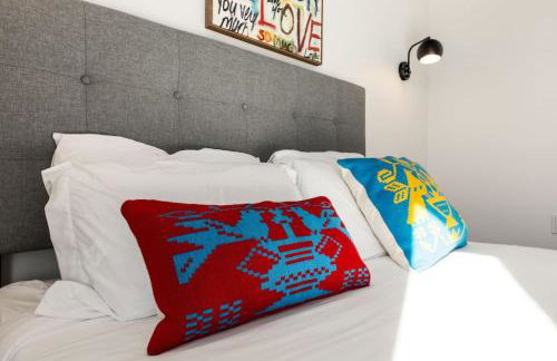 Chic and Cozy Home, Walk to Little Tokyo with Parking - Foto 29