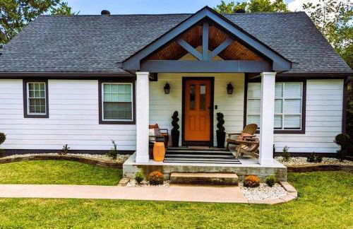 East Nashville Retreat, Outdoor Oasis, Sleeps 12, Four Bedrooms - Foto 1